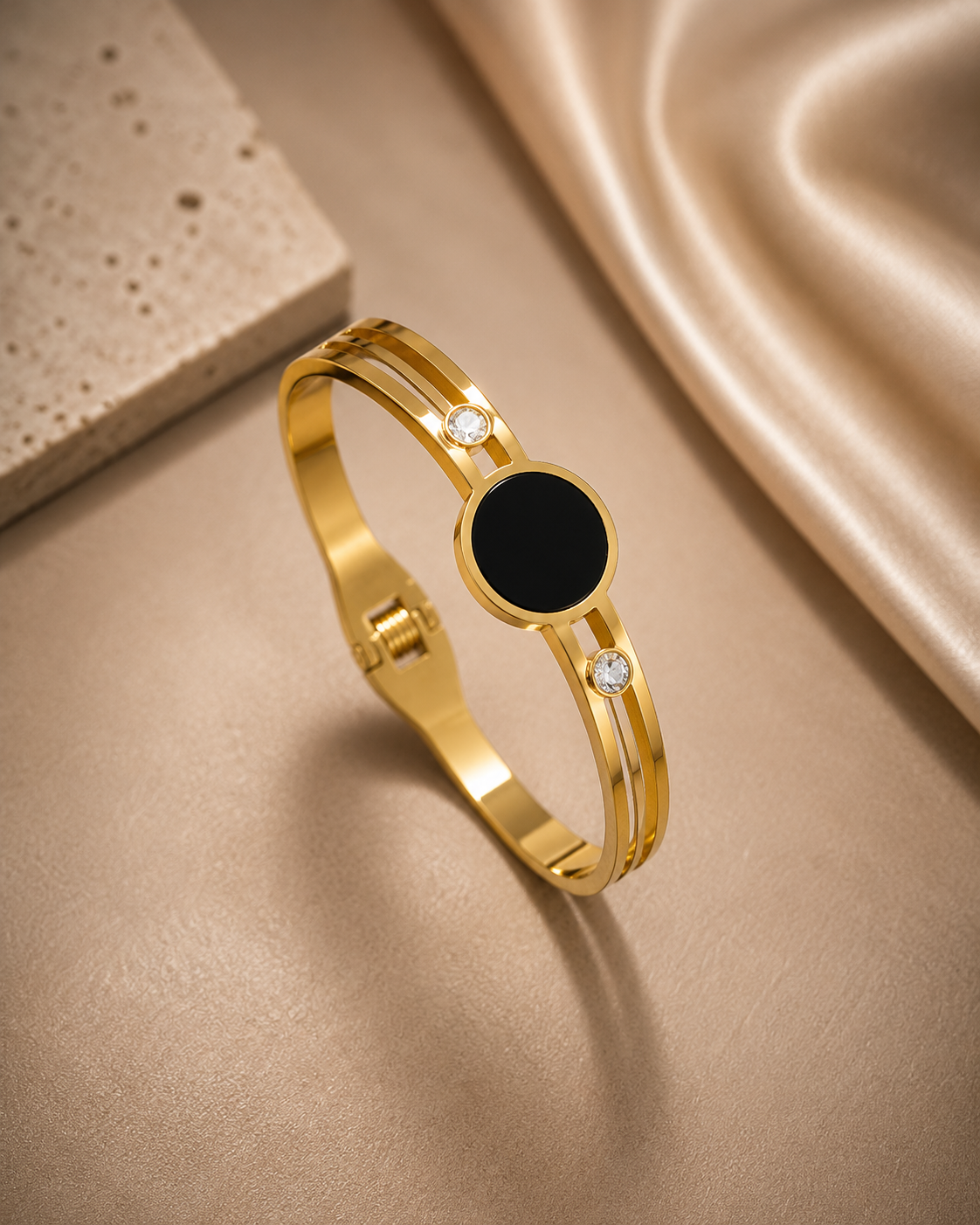 Onyx Circle Bracelet – Gold