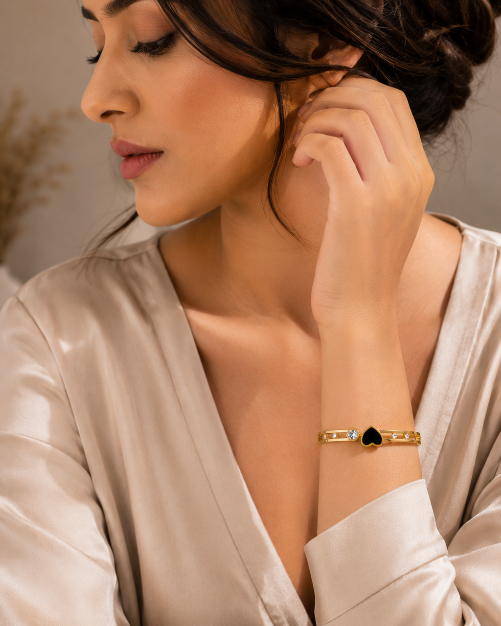 Black Heart Bracelet – Gold Crystal