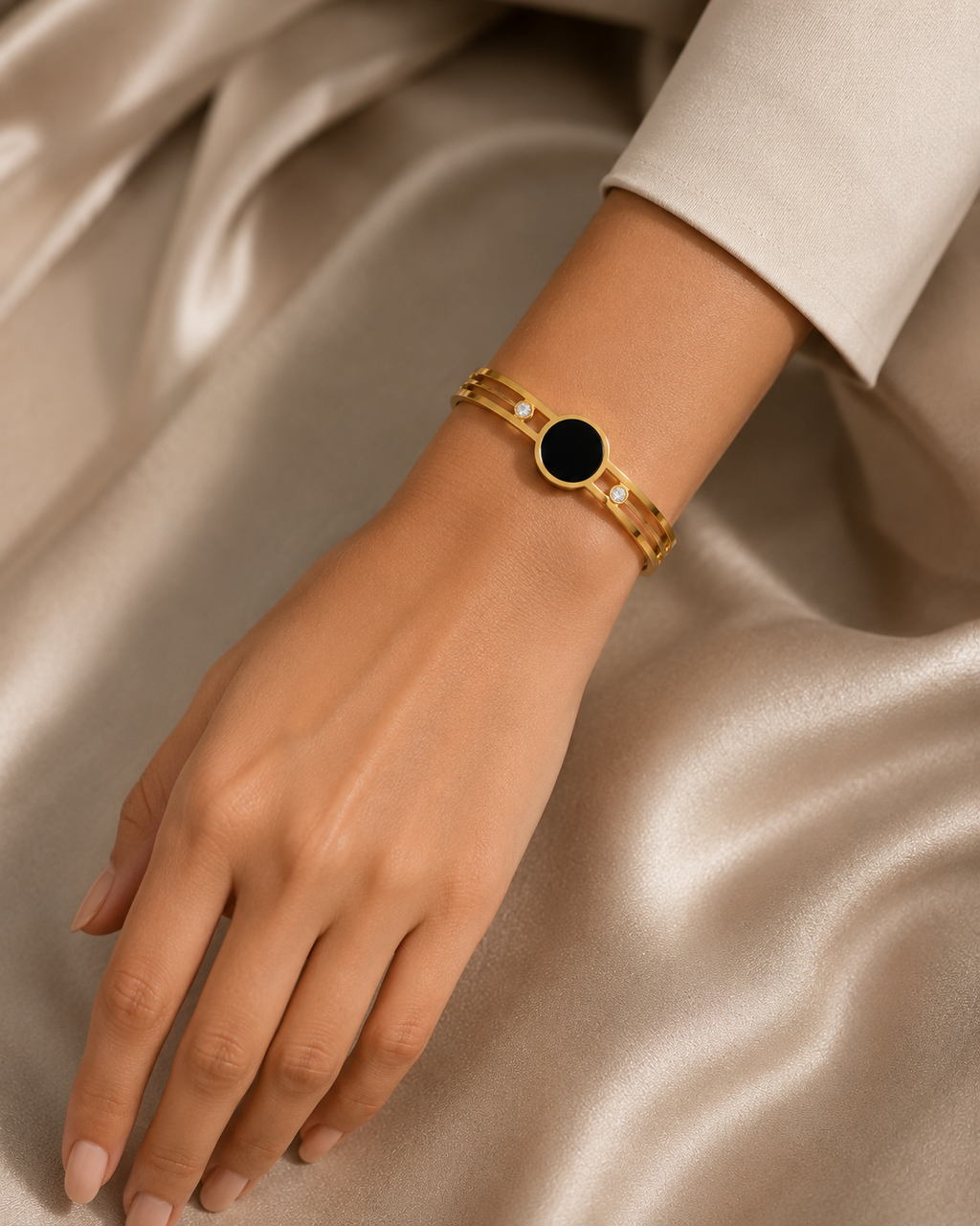 Onyx Circle Bracelet – Gold