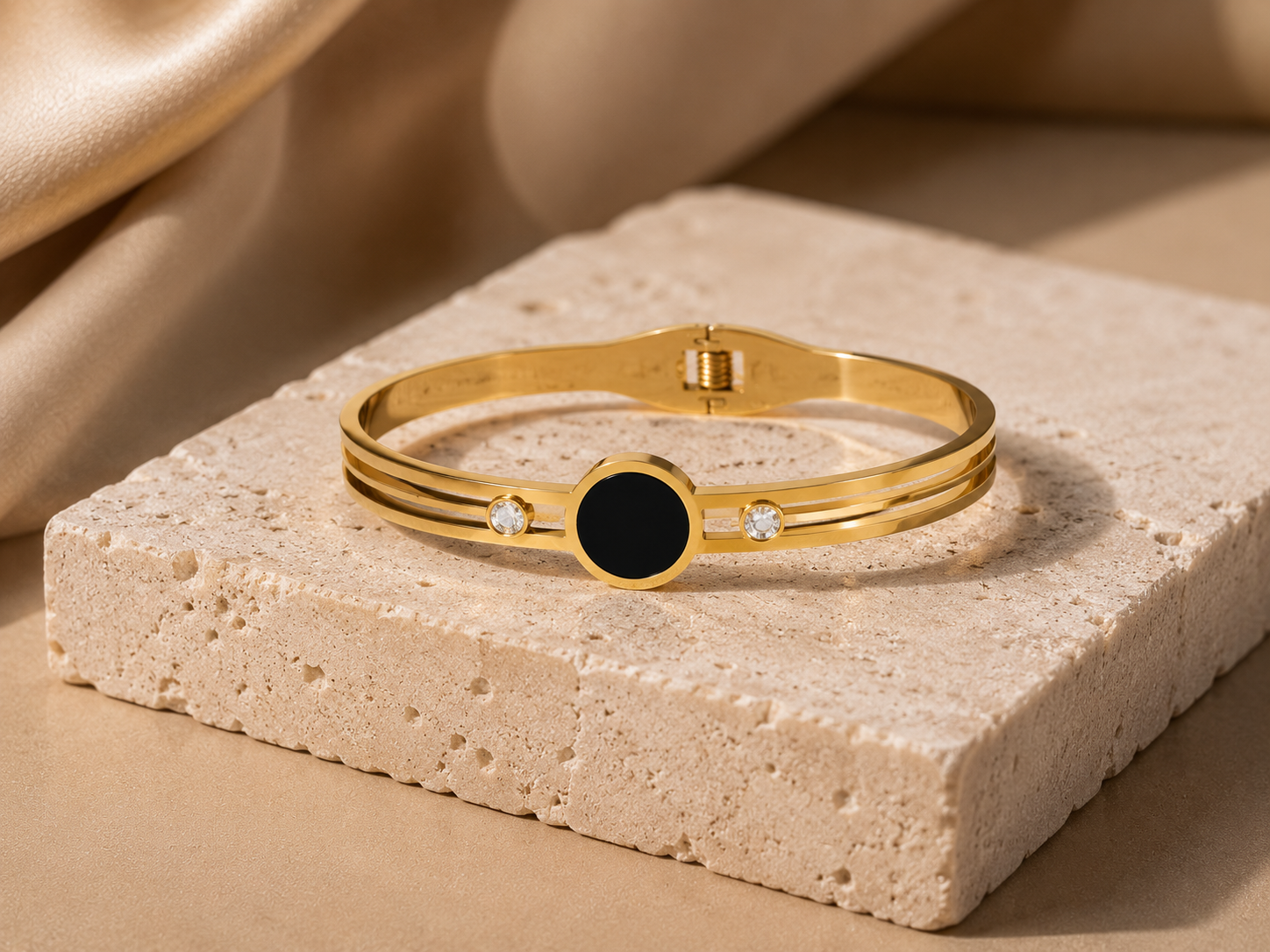 Onyx Circle Bracelet – Gold